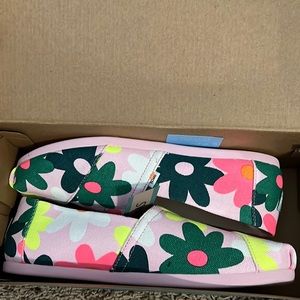 Tom’s alpargata shoes